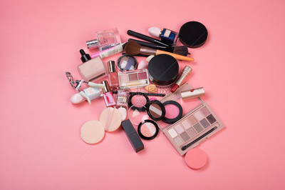 如何让杂乱的化妆品照片变废为宝？从VRF高清素材说起